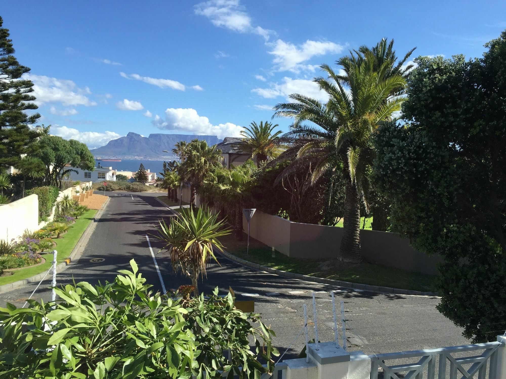 5 Options Guest House Bloubergstrand Exterior foto