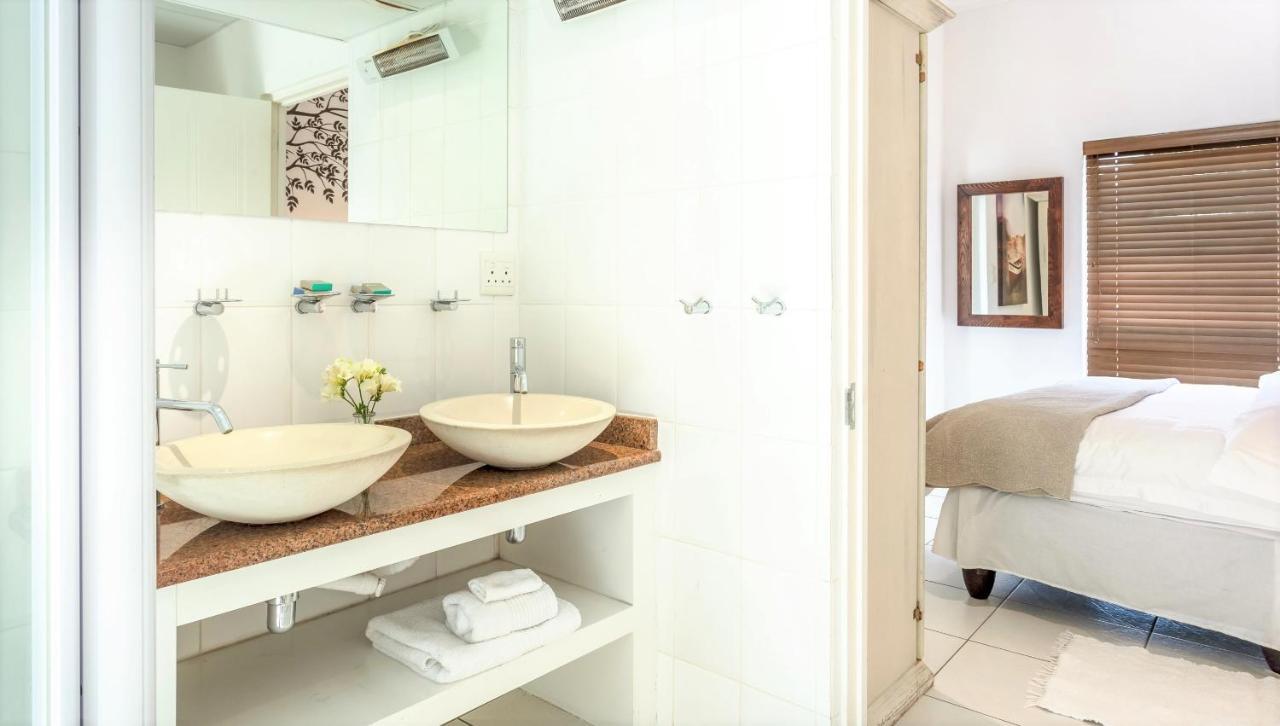 5 Options Guest House Bloubergstrand Exterior foto